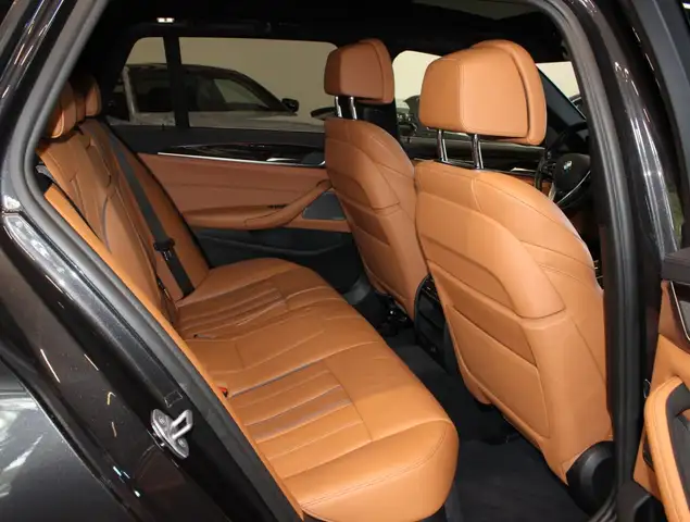 BMW 5 Series view 14
