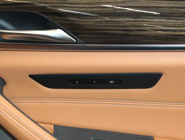 BMW 5 Series view 12