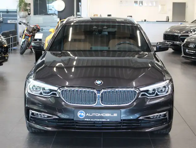 BMW 5 Series view 3