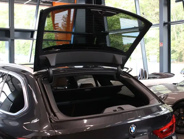 BMW 5 Series view 7