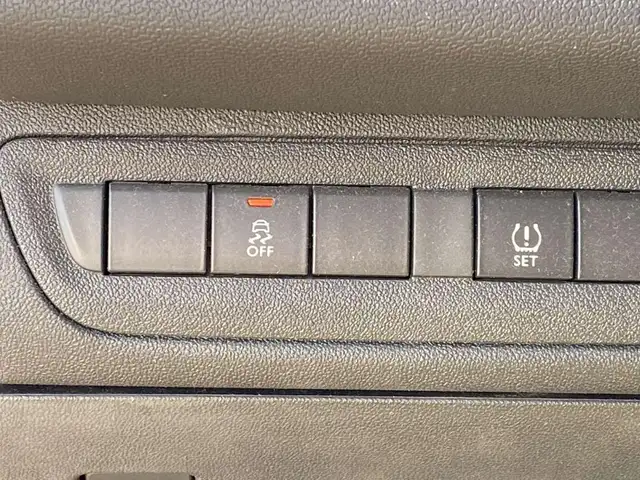 Peugeot 208 view 13