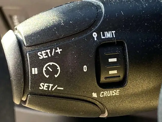 Peugeot 208 view 12