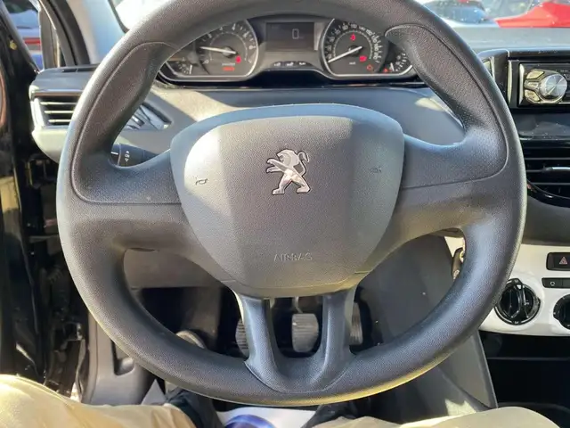Peugeot 208 view 7