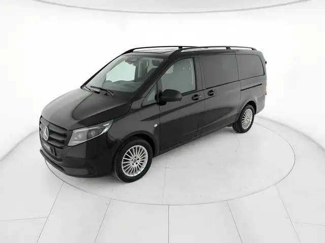Mercedes-Benz Vito view 2