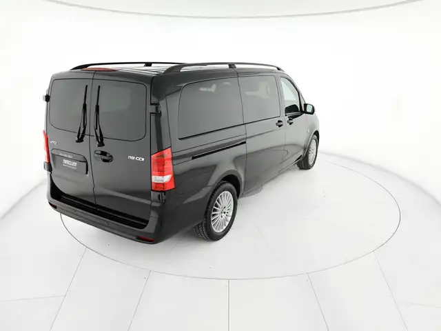 Mercedes-Benz Vito view 3