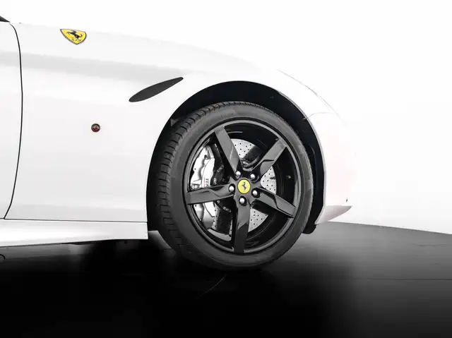 Ferrari California view 7