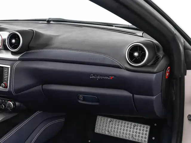 Ferrari California view 12
