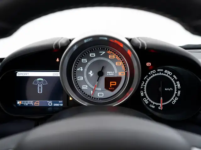 Ferrari California view 11