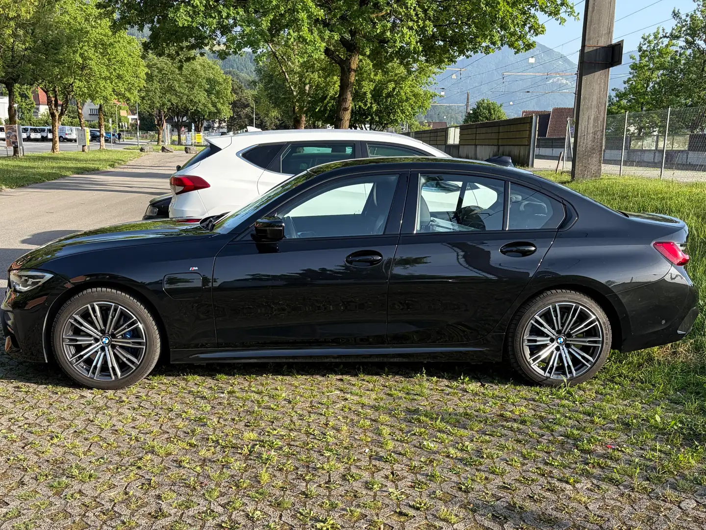 BMW 330 330e PHEV Aut. Schwarz - 2