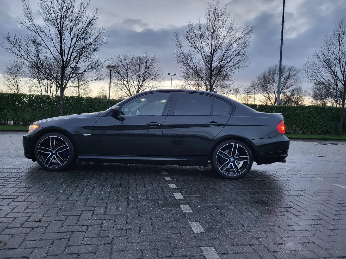 BMW 318 318i Noir - 1