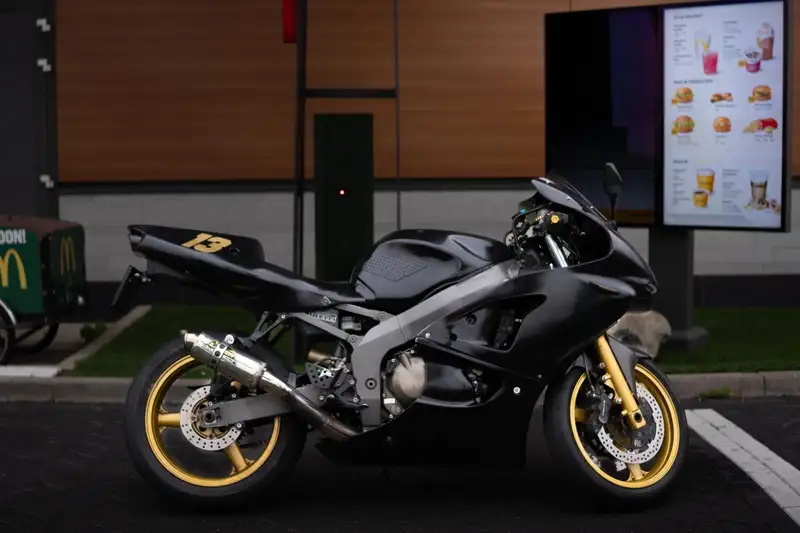 Kawasaki ZX 600 - foto 3