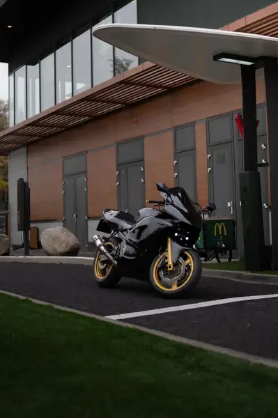 Kawasaki ZX 600 - foto 2