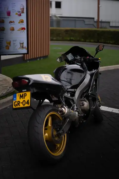 Kawasaki ZX 600 - foto 4