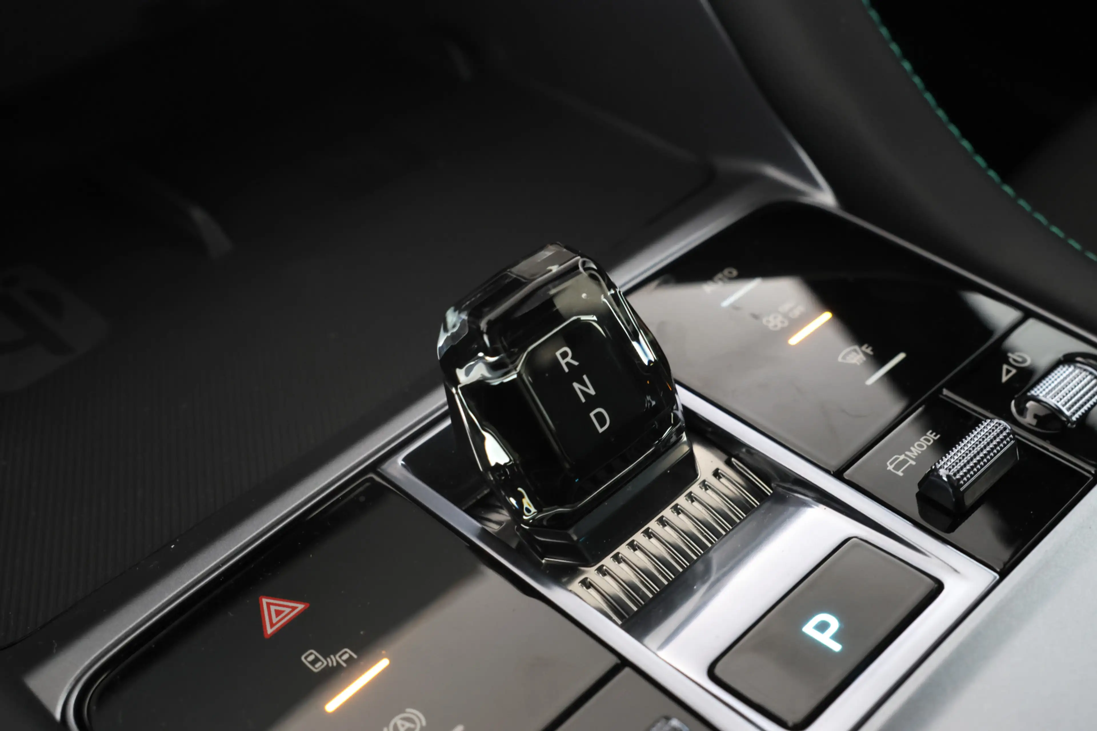 BYD Seal U 1.5 DM-i FWD Boost — photo 38