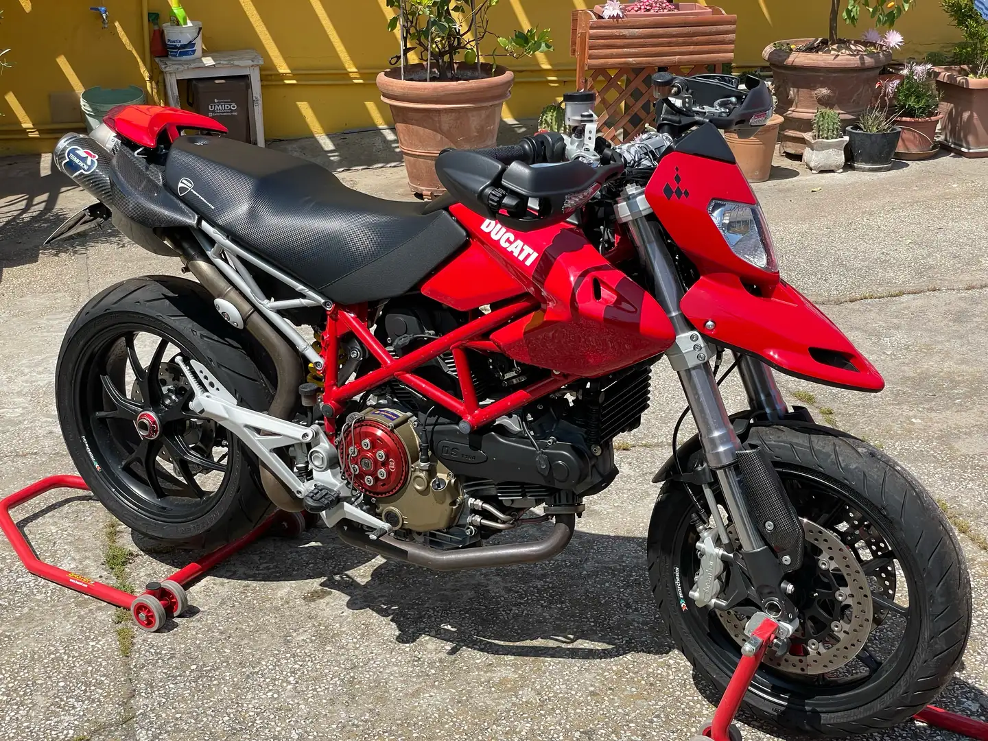 Ducati Hypermotard 1100 Rood - 1