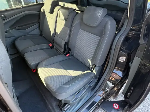 Ford Grand C-Max view 10