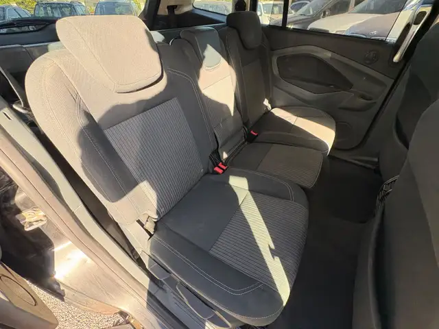 Ford Grand C-Max view 14