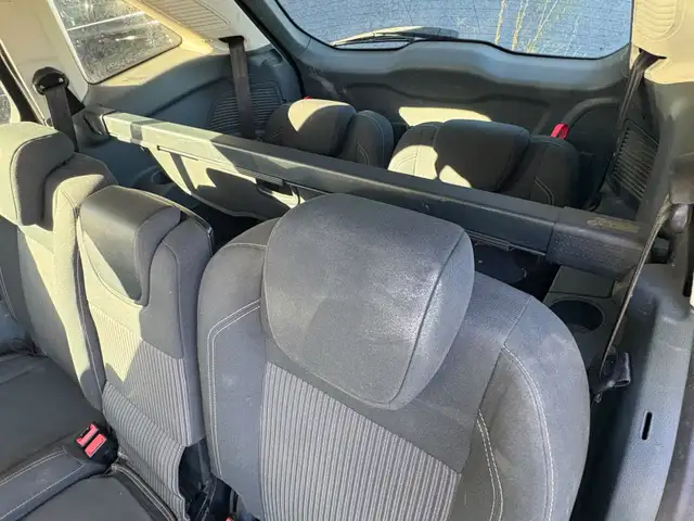 Ford Grand C-Max view 11