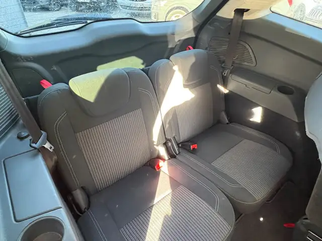 Ford Grand C-Max view 9
