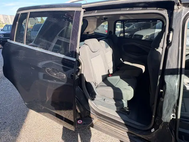 Ford Grand C-Max view 12