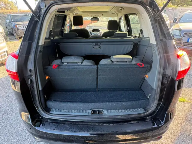 Ford Grand C-Max view 13