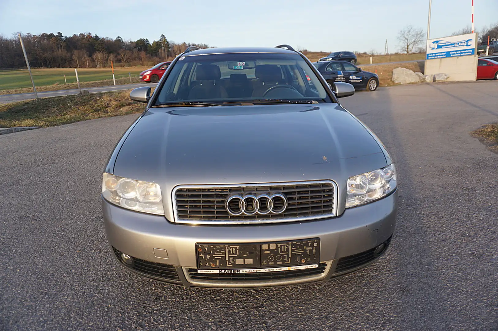 Audi A4 Avant 1,9 TDI Grau - 2