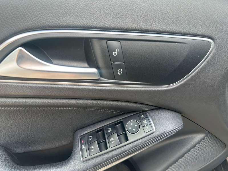 Mercedes-Benz GLA 200 GLA200 Aut. Panorama Navi LED AMG Felgen — photo 3