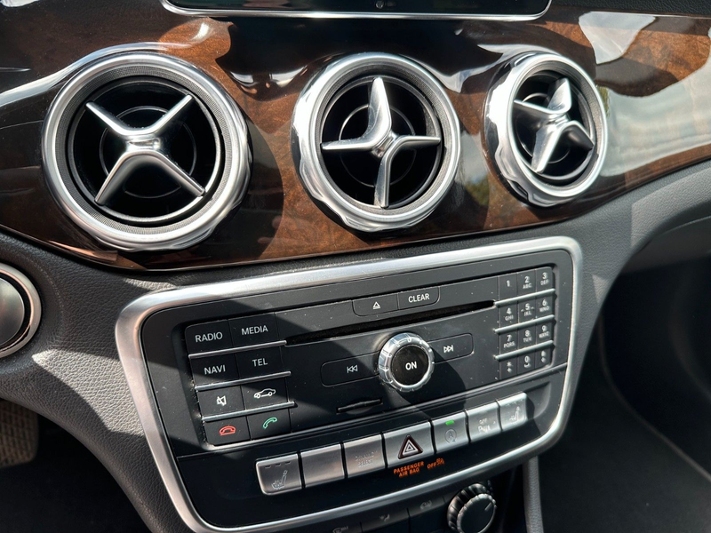 Mercedes-Benz GLA 200 GLA200 Aut. Panorama Navi LED AMG Felgen — photo 8