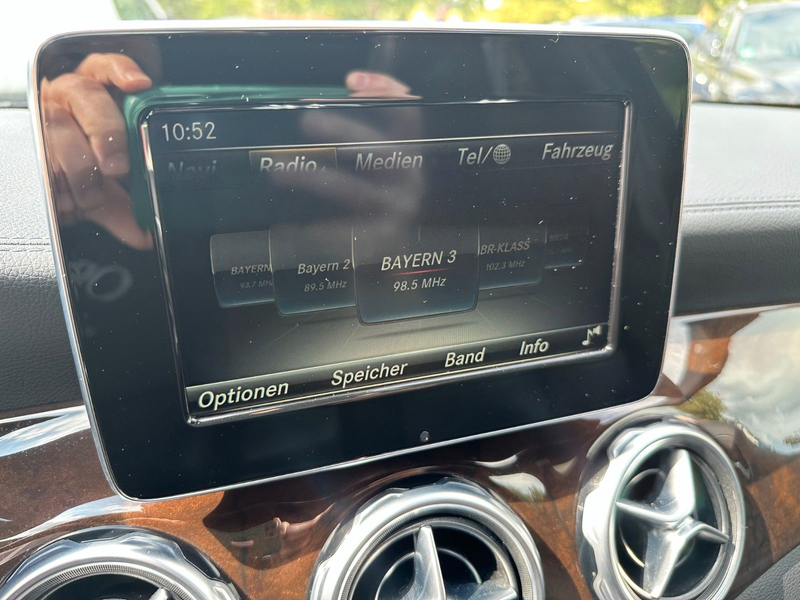 Mercedes-Benz GLA 200 GLA200 Aut. Panorama Navi LED AMG Felgen — photo 6