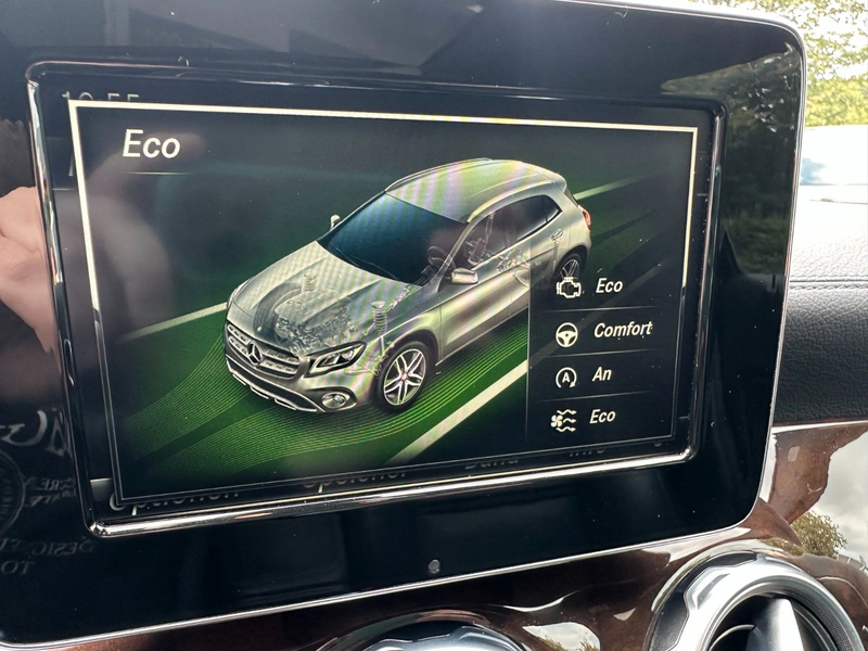 Mercedes-Benz GLA 200 GLA200 Aut. Panorama Navi LED AMG Felgen — photo 7