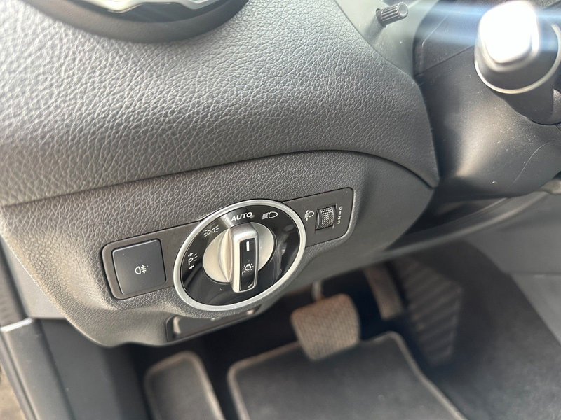 Mercedes-Benz GLA 200 GLA200 Aut. Panorama Navi LED AMG Felgen — photo 4