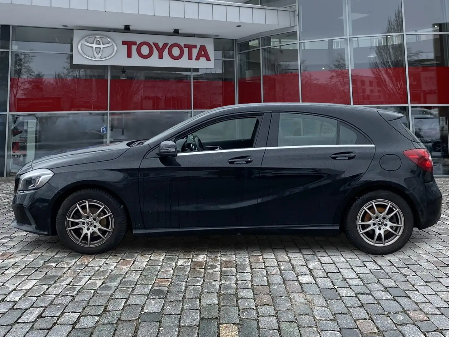 Mercedes-Benz A 180 d  Urban wenig KM*Sitzheizung*Parksenesor Noir - 2