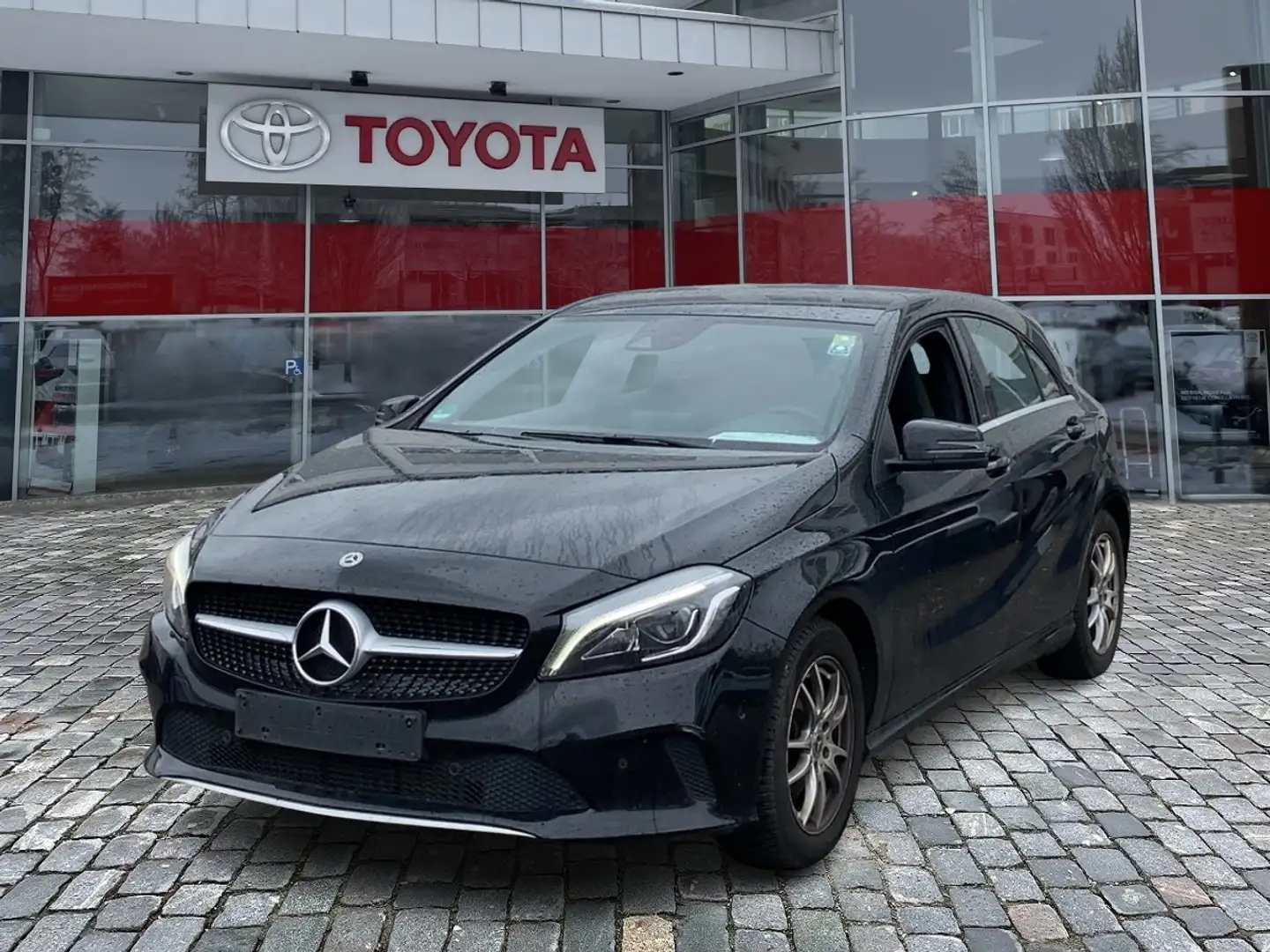 Mercedes-Benz A 180 d  Urban wenig KM*Sitzheizung*Parksenesor Noir - 1