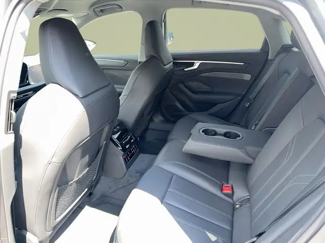 Audi A6 view 12