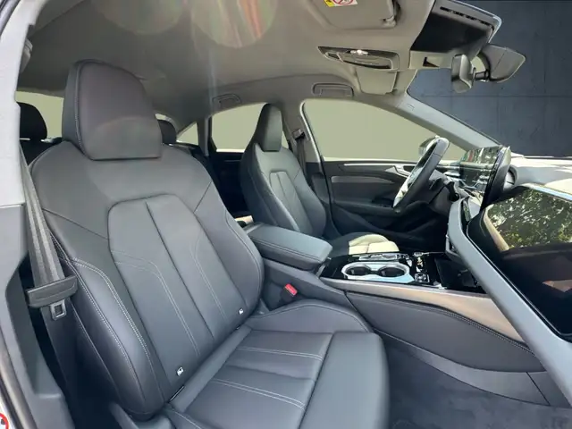 Audi A6 view 14