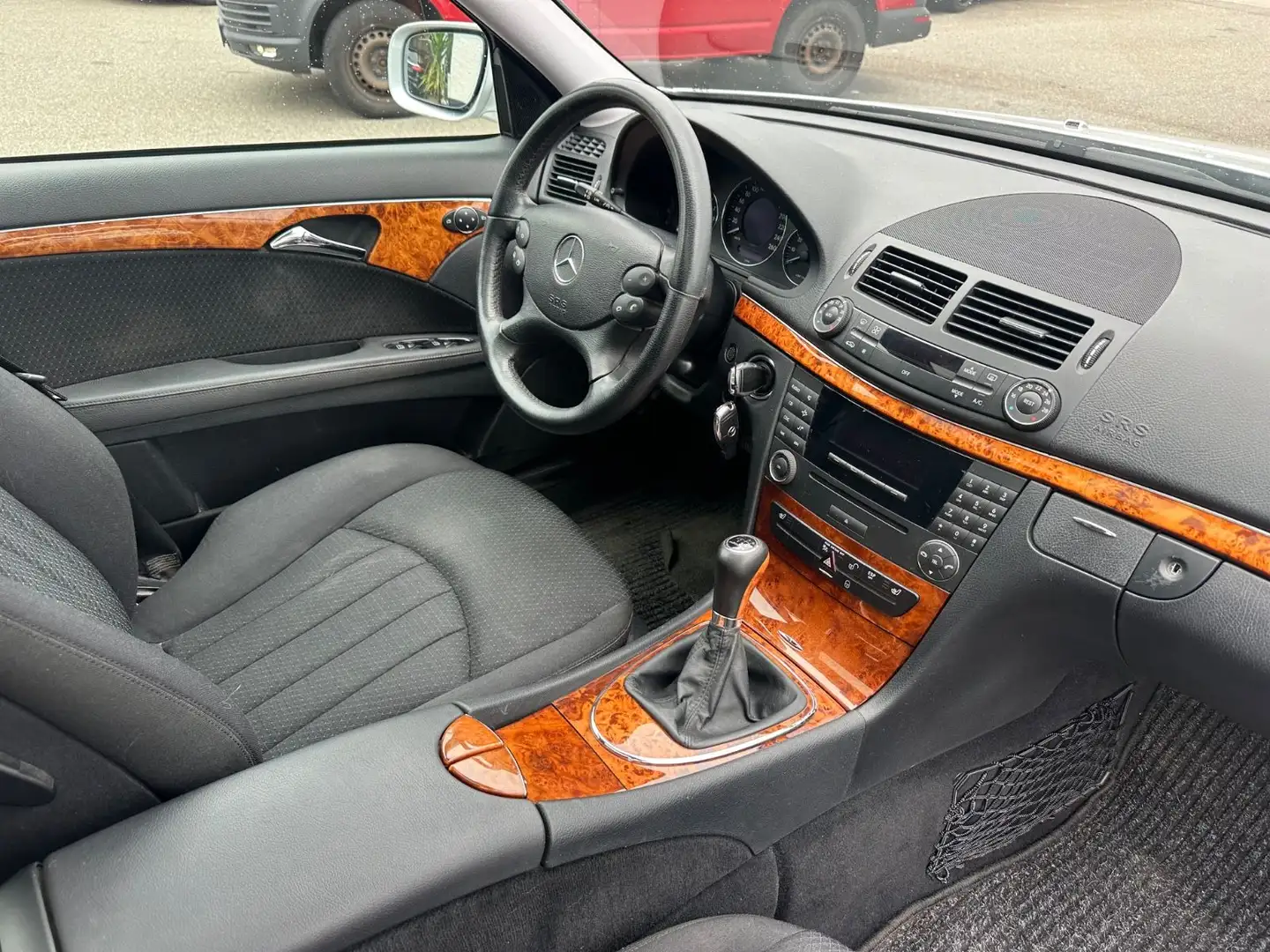 Mercedes-Benz E 200 T-Modell original 66800 Km Hu neu Plateado - 2