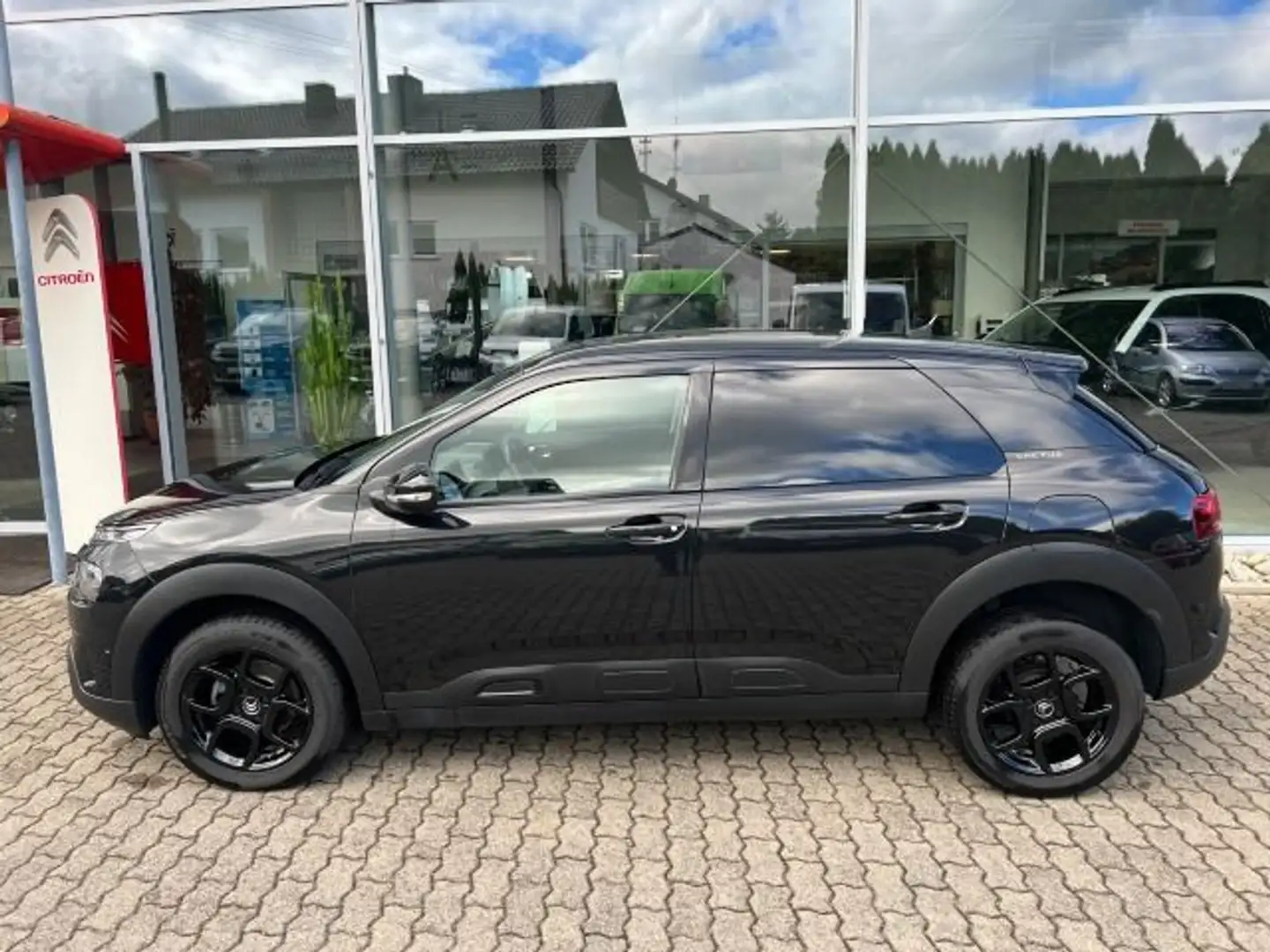 Citroen C4 Cactus 1.2 PureTech 110 Shine Schwarz - 2