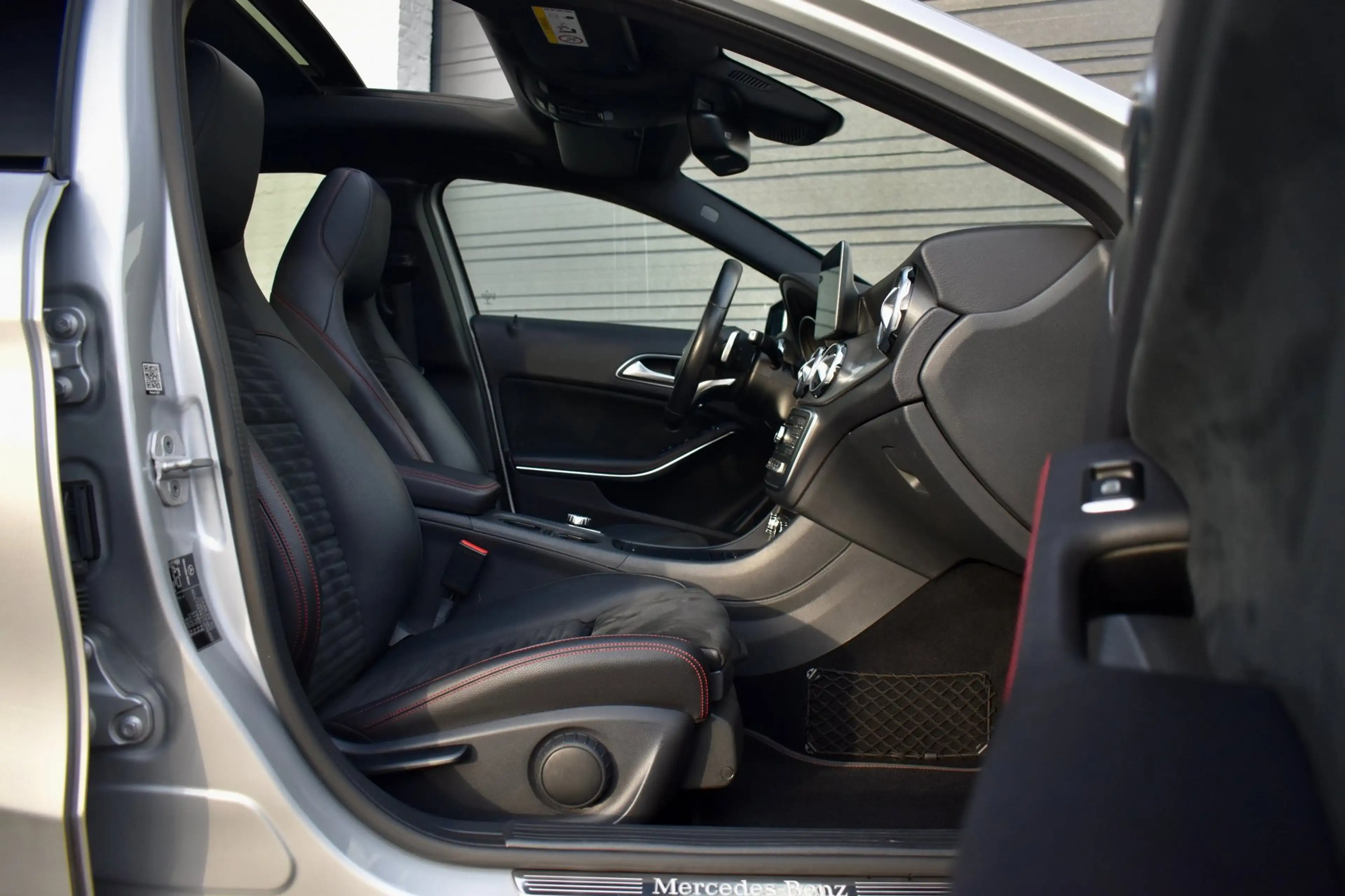 Mercedes-Benz GLA 180 Business Solution AMG|Pano|Camera|Cruise|Navi — photo 46