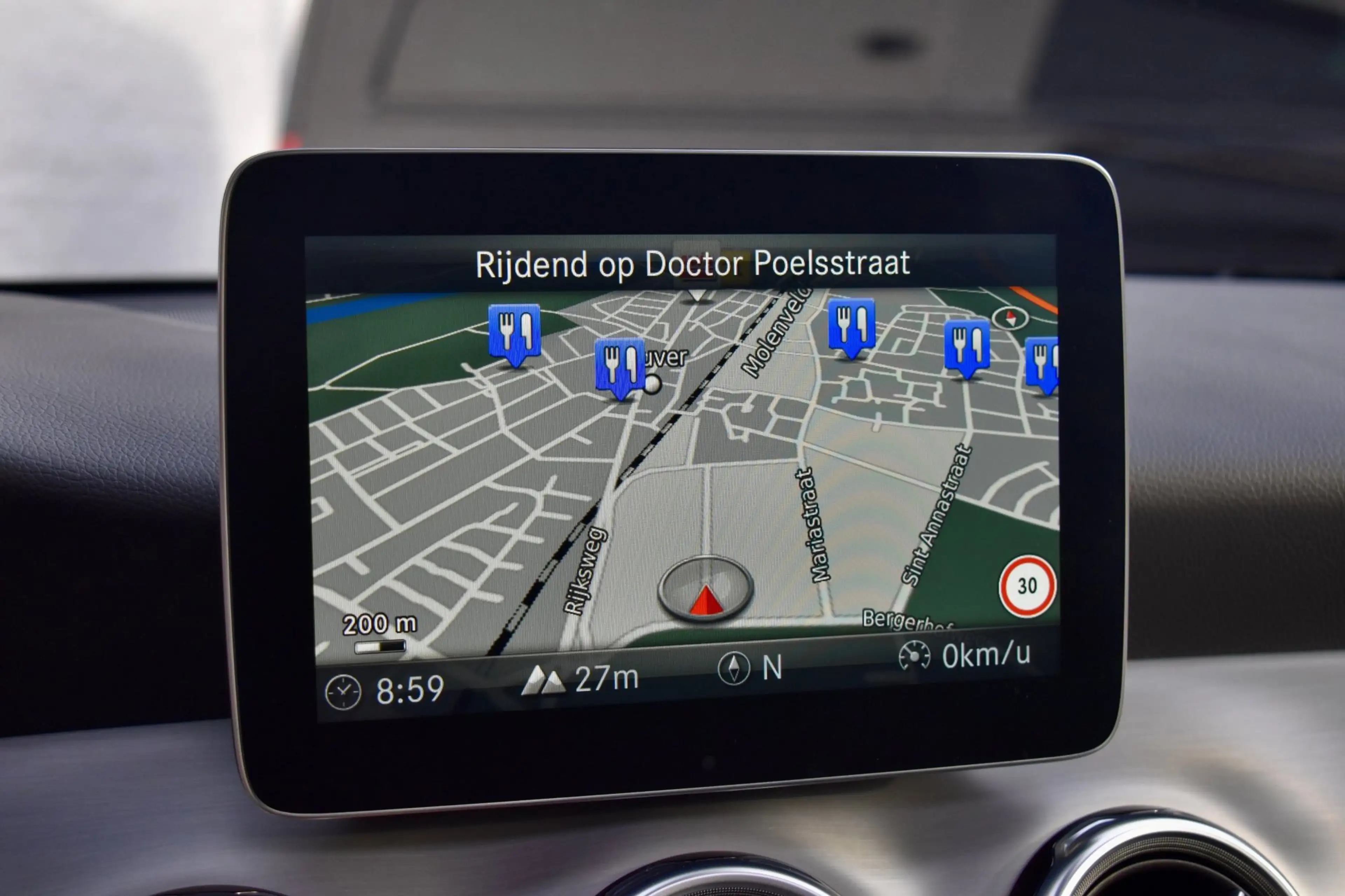 Mercedes-Benz GLA 180 Business Solution AMG|Pano|Camera|Cruise|Navi — photo 13