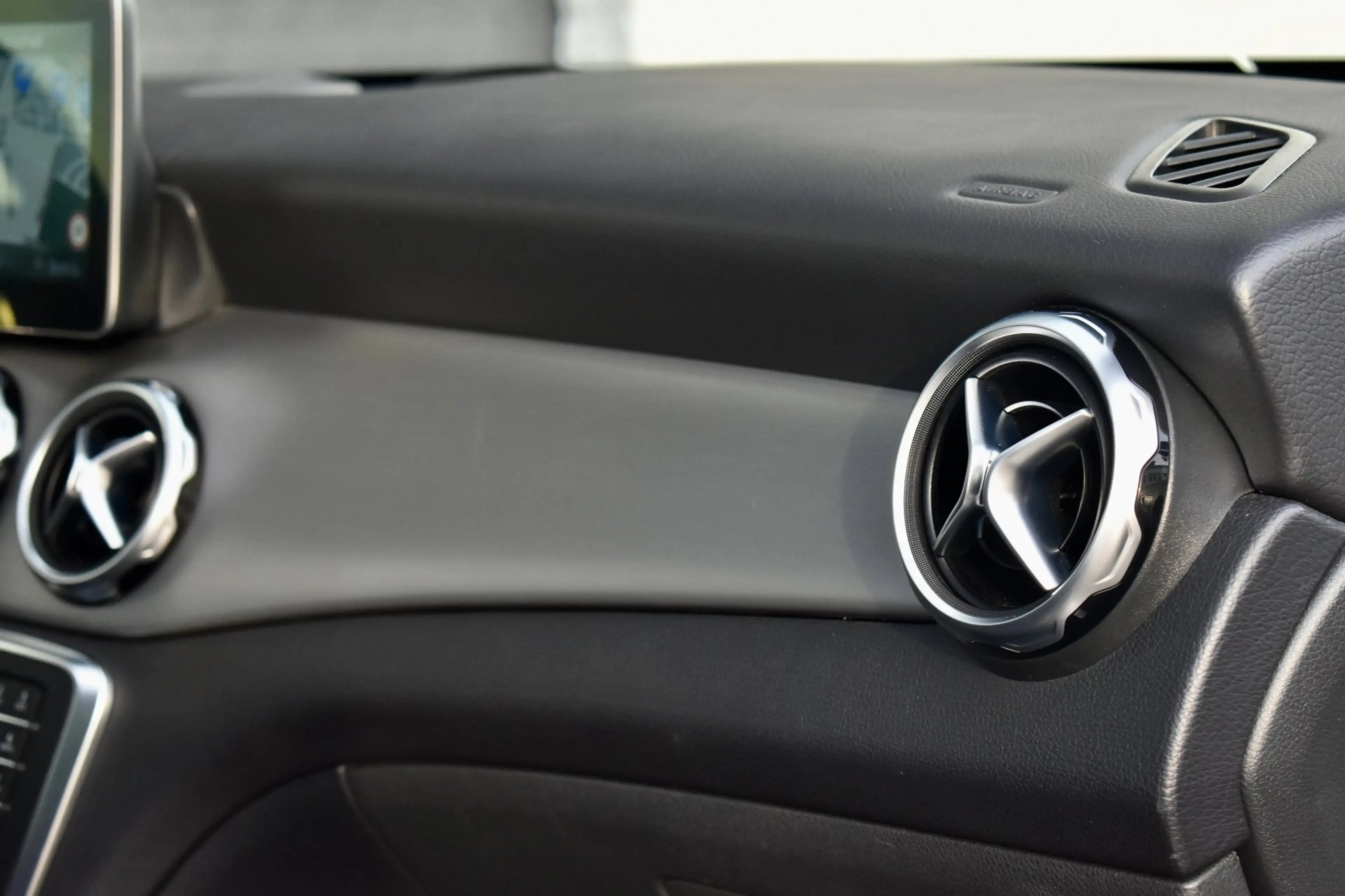 Mercedes-Benz GLA 180 Business Solution AMG|Pano|Camera|Cruise|Navi — photo 47