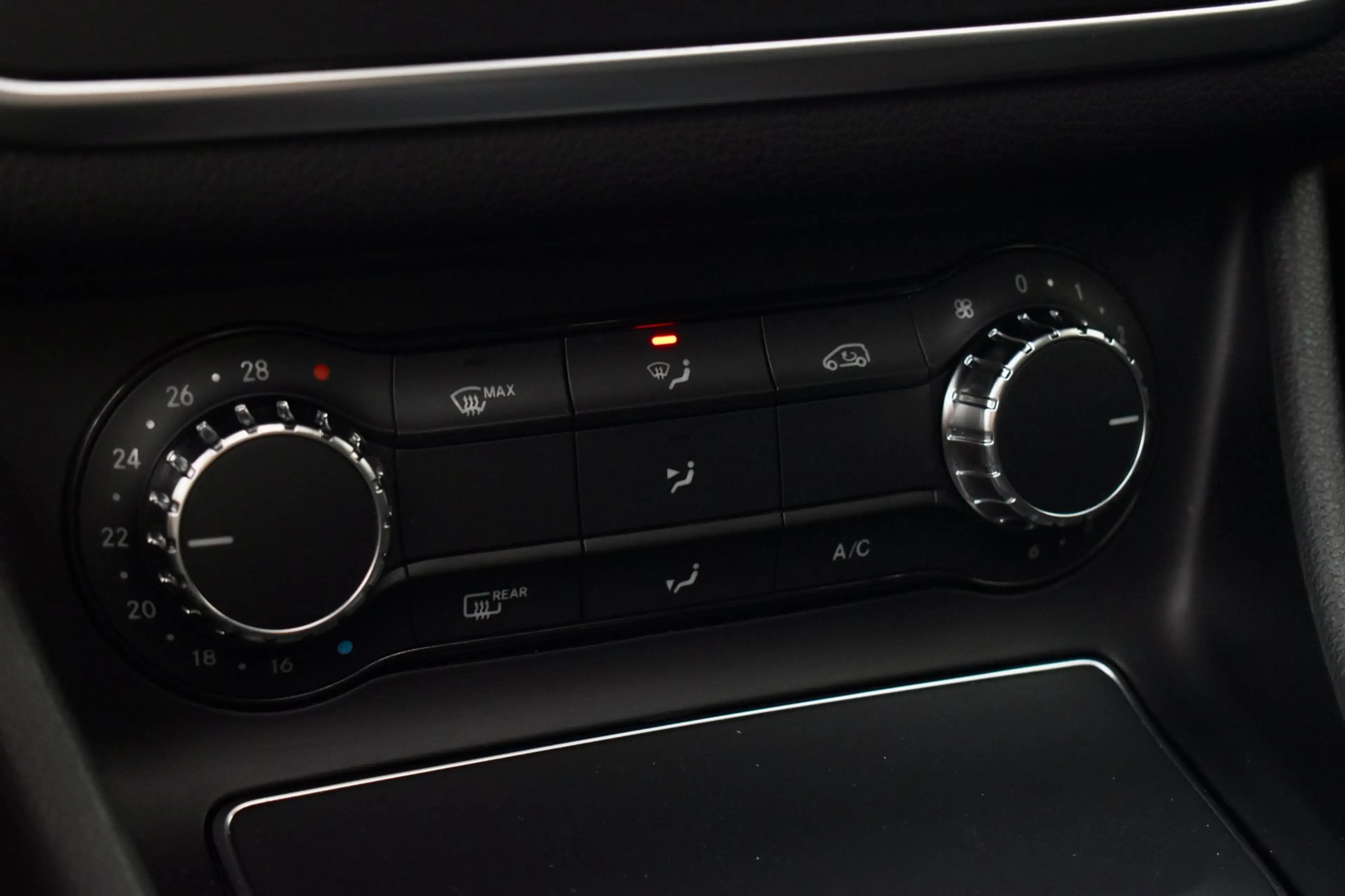 Mercedes-Benz GLA 180 Business Solution AMG|Pano|Camera|Cruise|Navi — photo 19