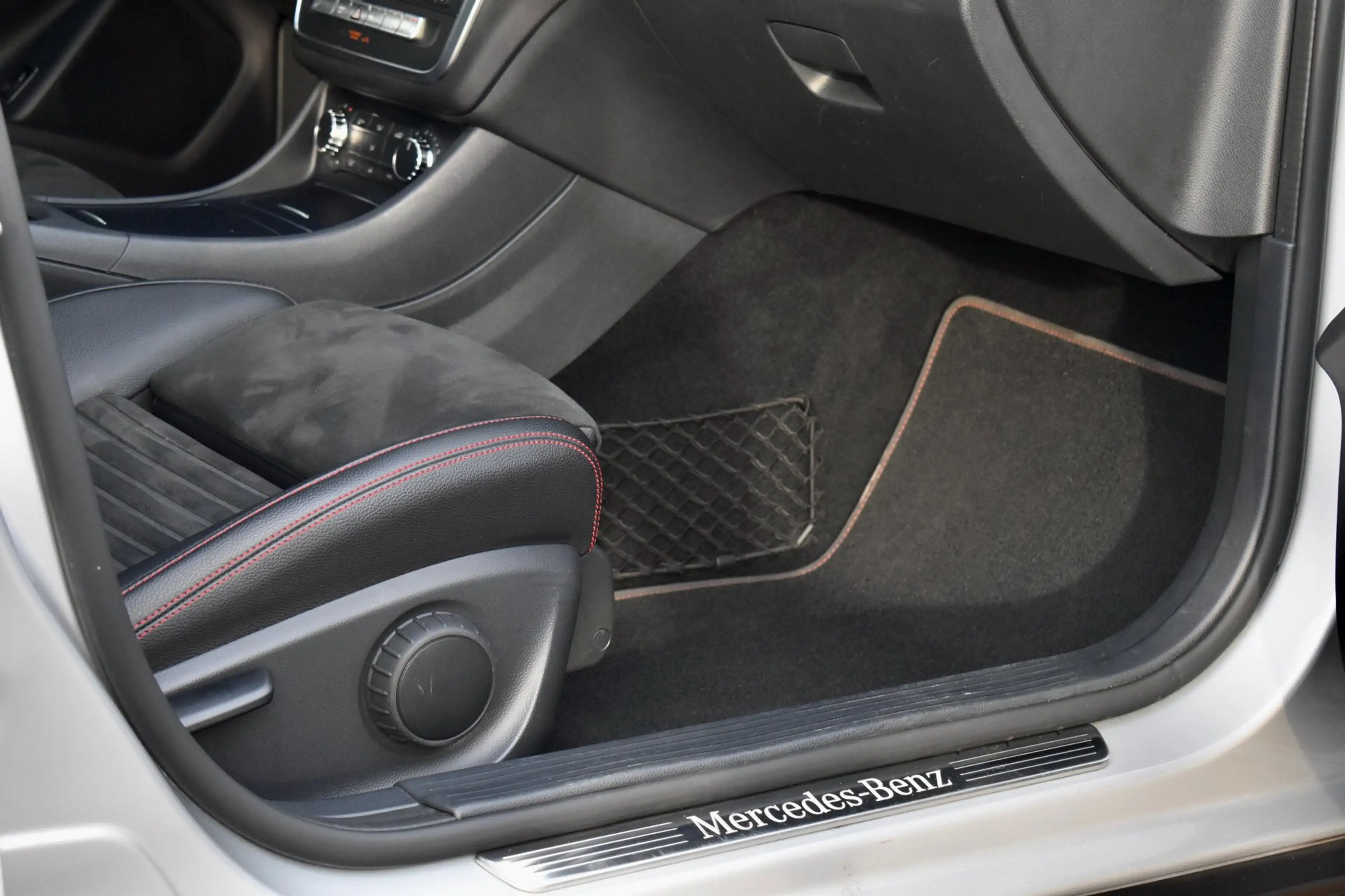 Mercedes-Benz GLA 180 Business Solution AMG|Pano|Camera|Cruise|Navi — photo 21