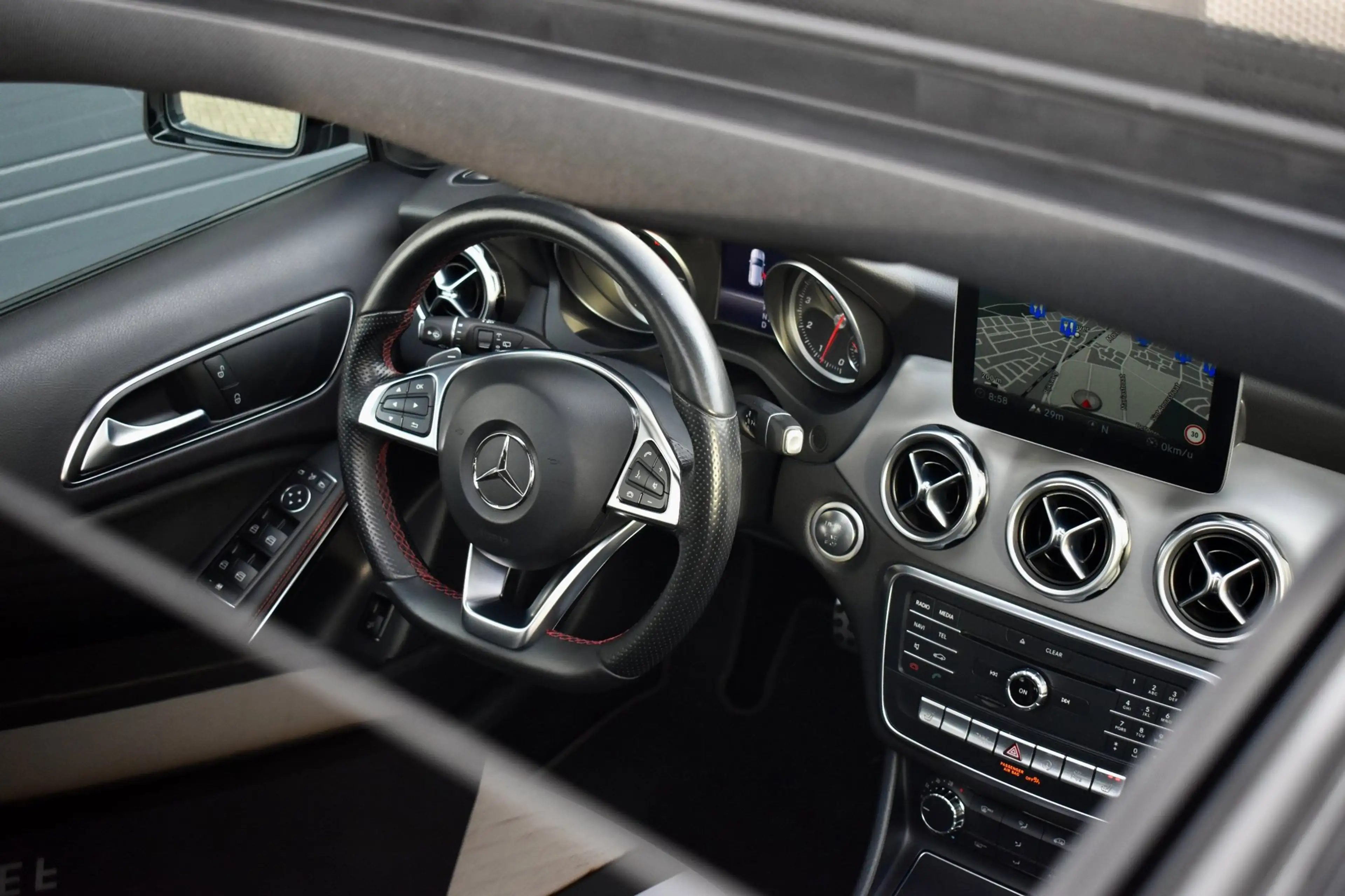 Mercedes-Benz GLA 180 Business Solution AMG|Pano|Camera|Cruise|Navi — photo 8