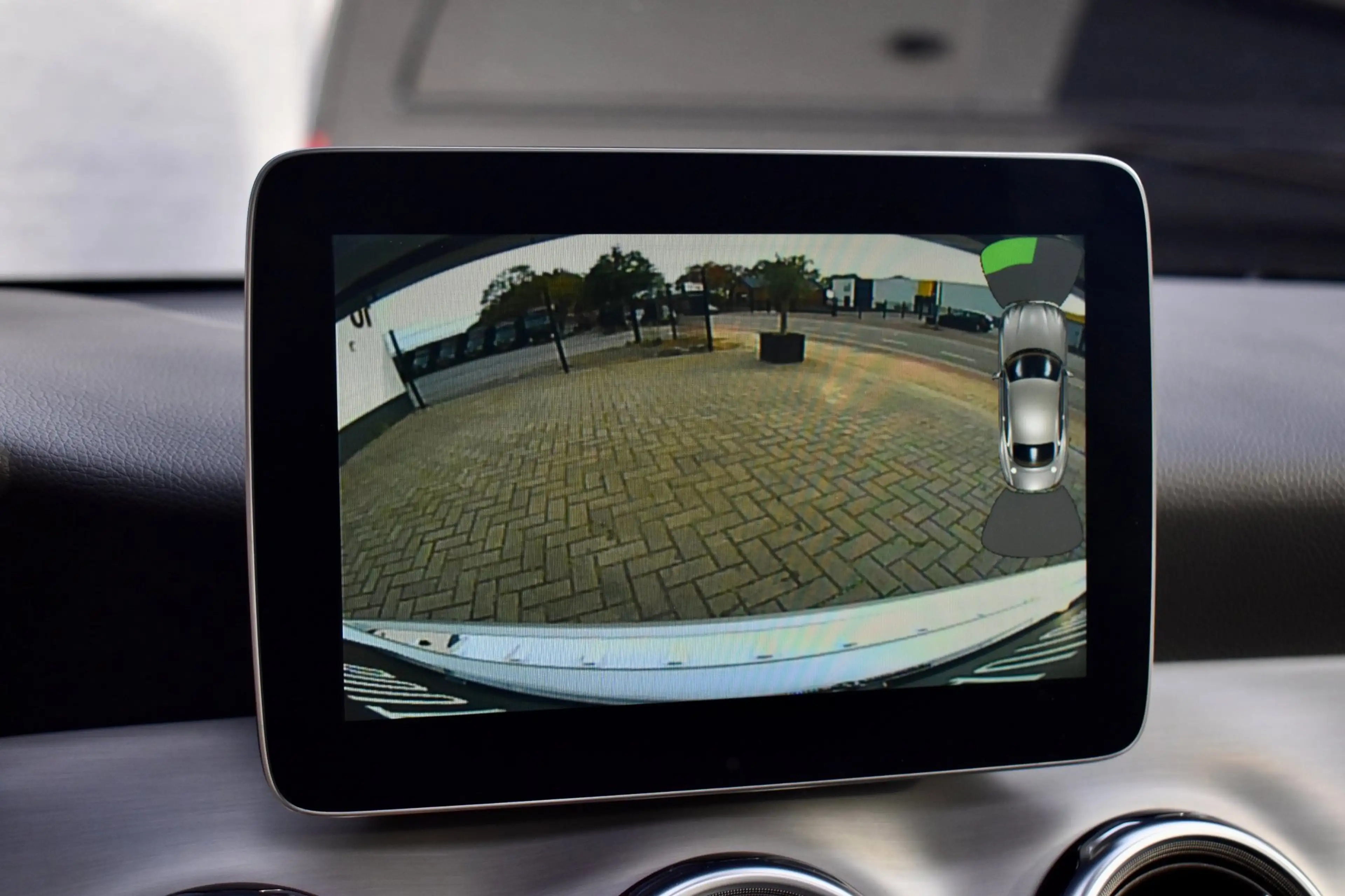 Mercedes-Benz GLA 180 Business Solution AMG|Pano|Camera|Cruise|Navi — photo 14