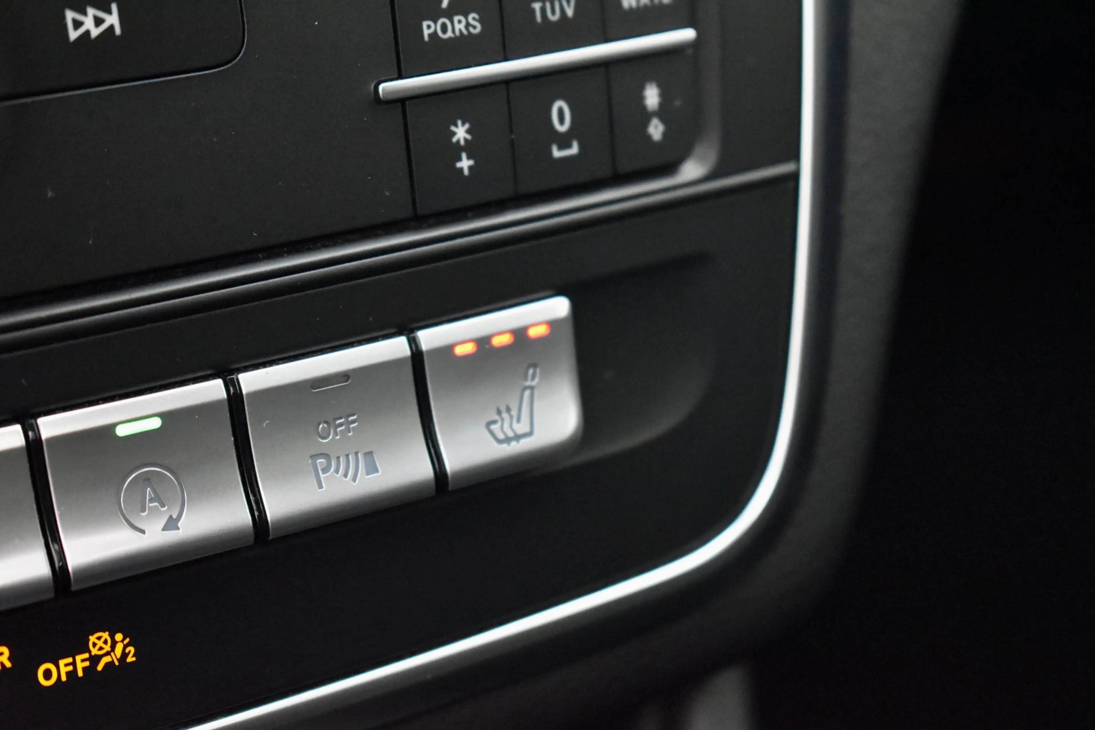 Mercedes-Benz GLA 180 Business Solution AMG|Pano|Camera|Cruise|Navi — photo 18
