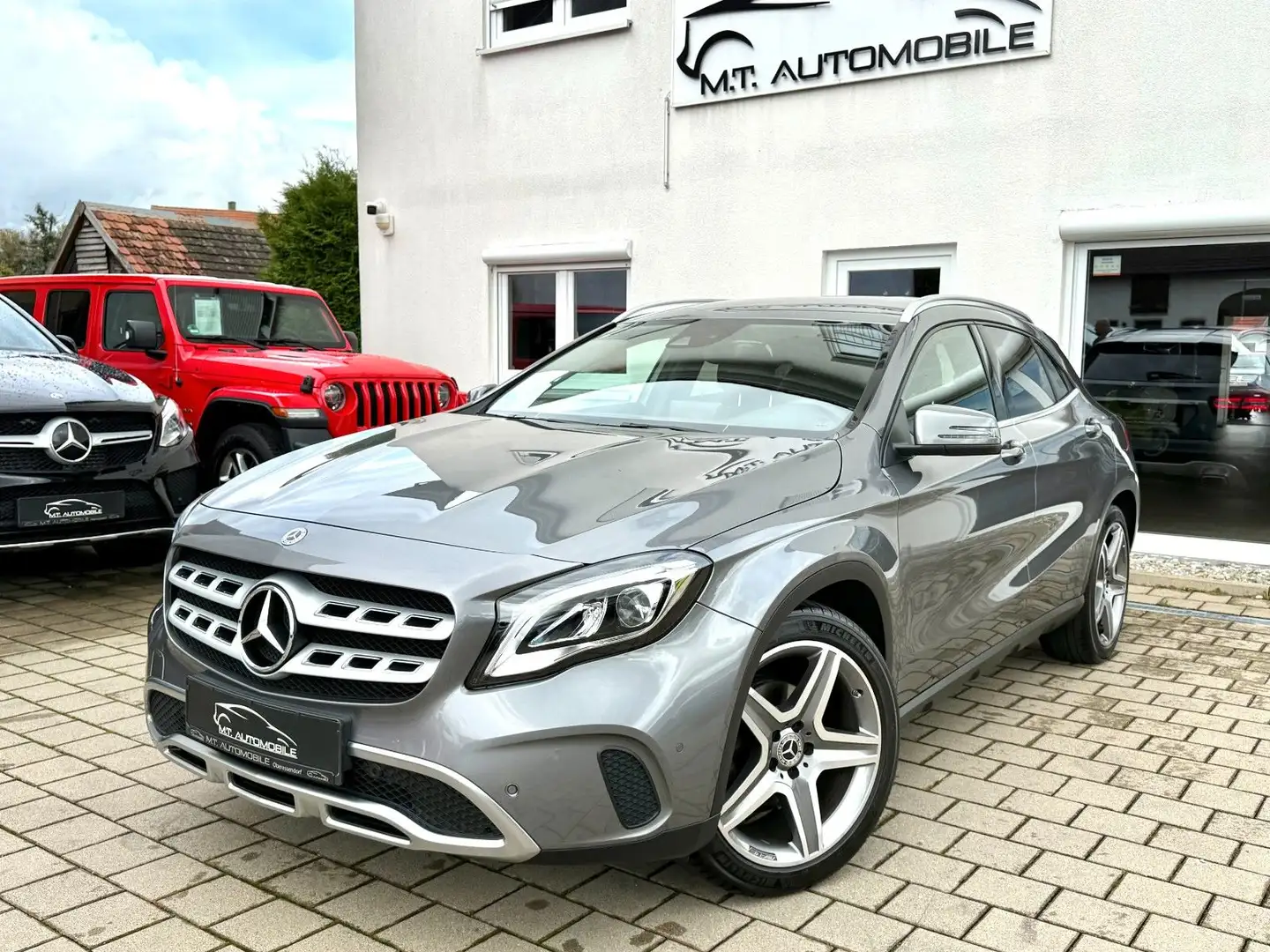 Mercedes-Benz GLA 180 *AMG*AHK*TEMP*NAVI*KLIMA*LED*SHZ*KAMERA Gris - 1