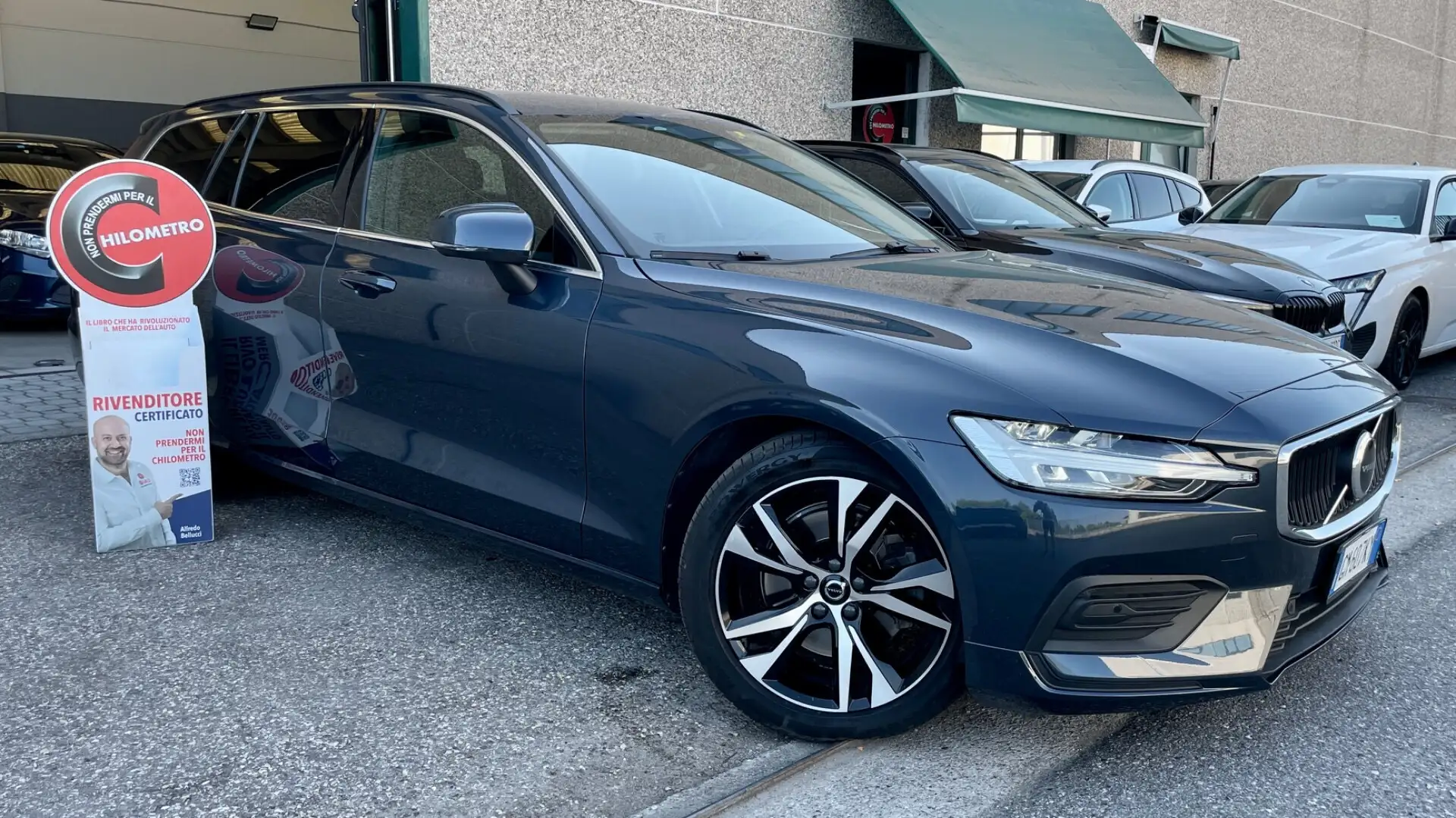 Volvo V60 B4 (d) automatico Plus Bright Grijs - 1