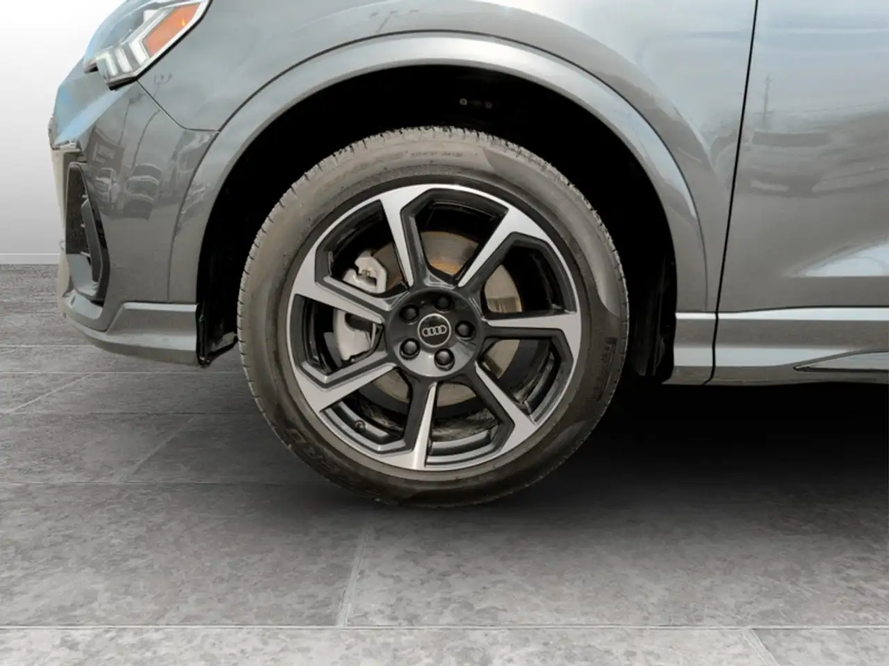 Audi Q3 снимка Audi Q3