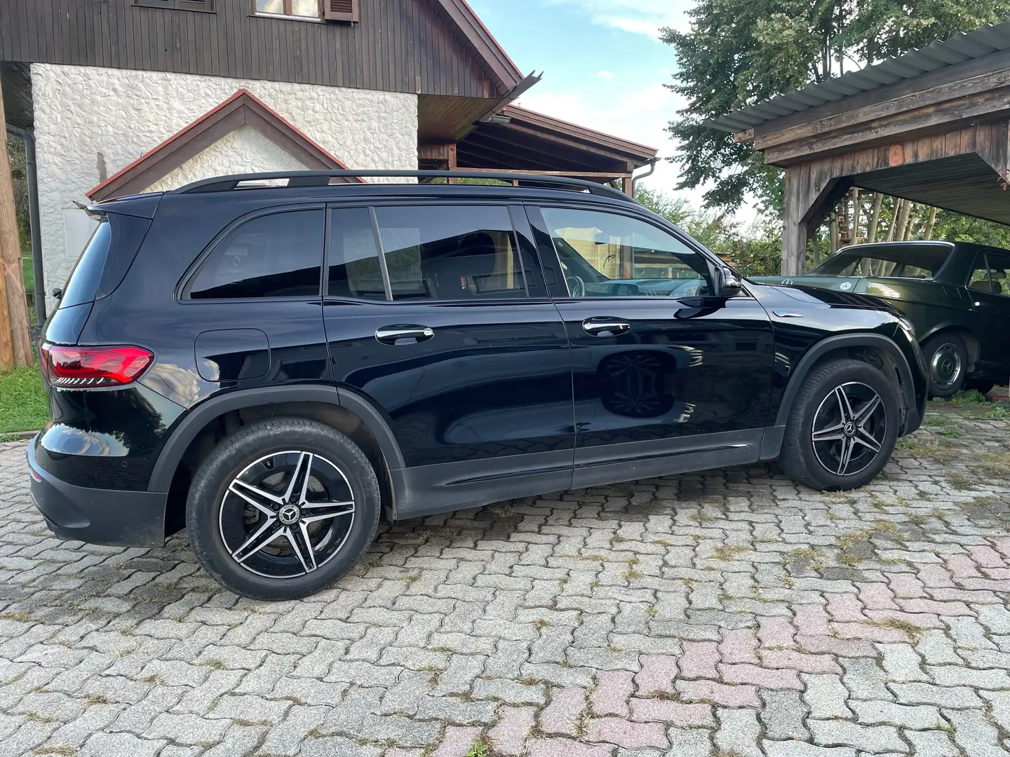 Mercedes-Benz EQB 250 AMG Line Schwarz - 2