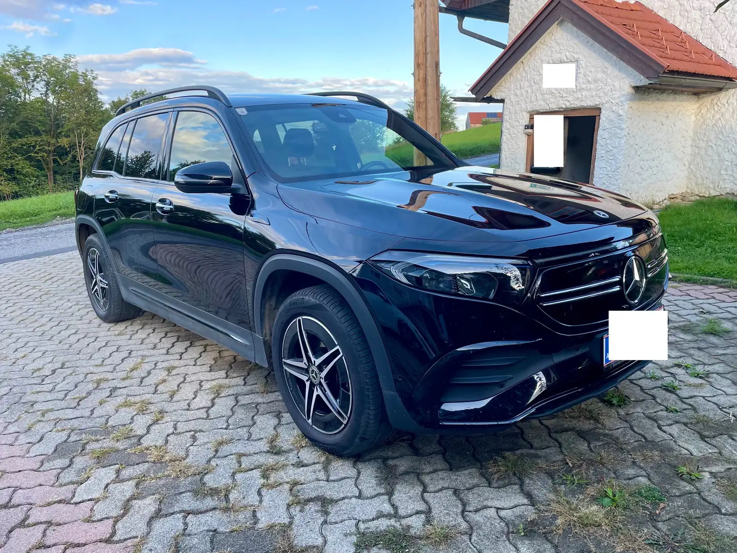 Mercedes-Benz EQB 250 AMG Line Schwarz - 1